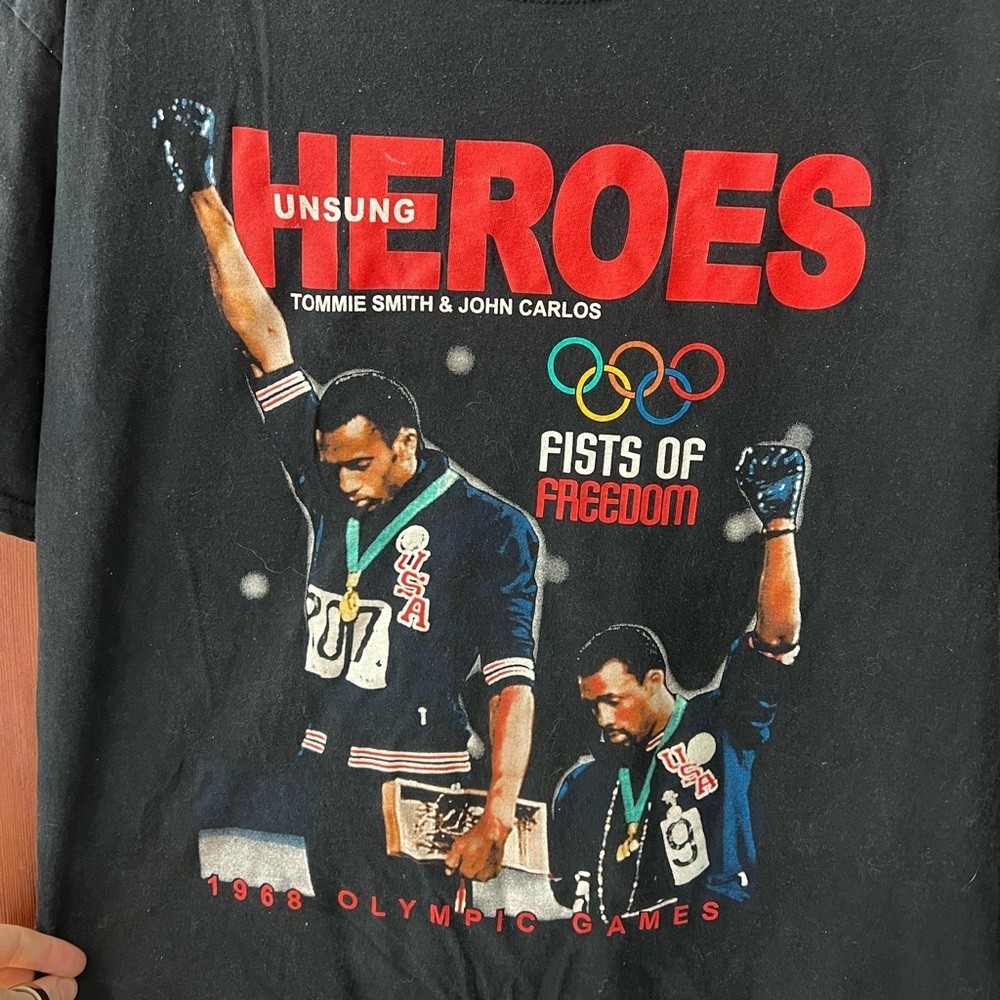 Unsung Heroes Tommie Smith John Carlos 1968 Olympics Fists Freedom Graphic Tee L - Picture 2 of 5
